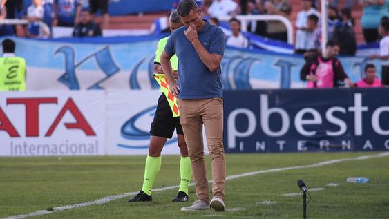 Futbol Liga Profesional Godoy Cruz Antonio Tomba vs. Estudiantes de la Plata en el estadio Malvinas Argentinas en Mendoza.Diego Flores D.T. de Godoy Cruz Antonio TombaFoto: José Gutierrez / Los Andes