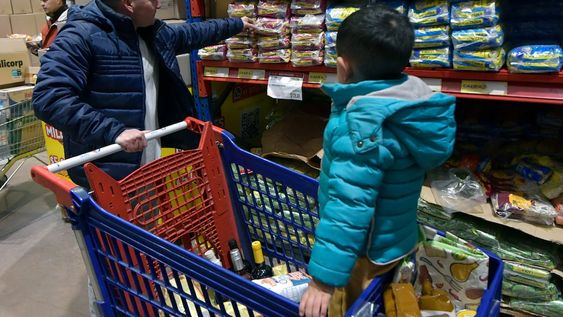 En un mes la suma creció en más de $11.000. ¿Qué gastos influyen en la Canasta Básica Total de la clase media mendocina? Foto: Orlando Pelichotti / Los Andes