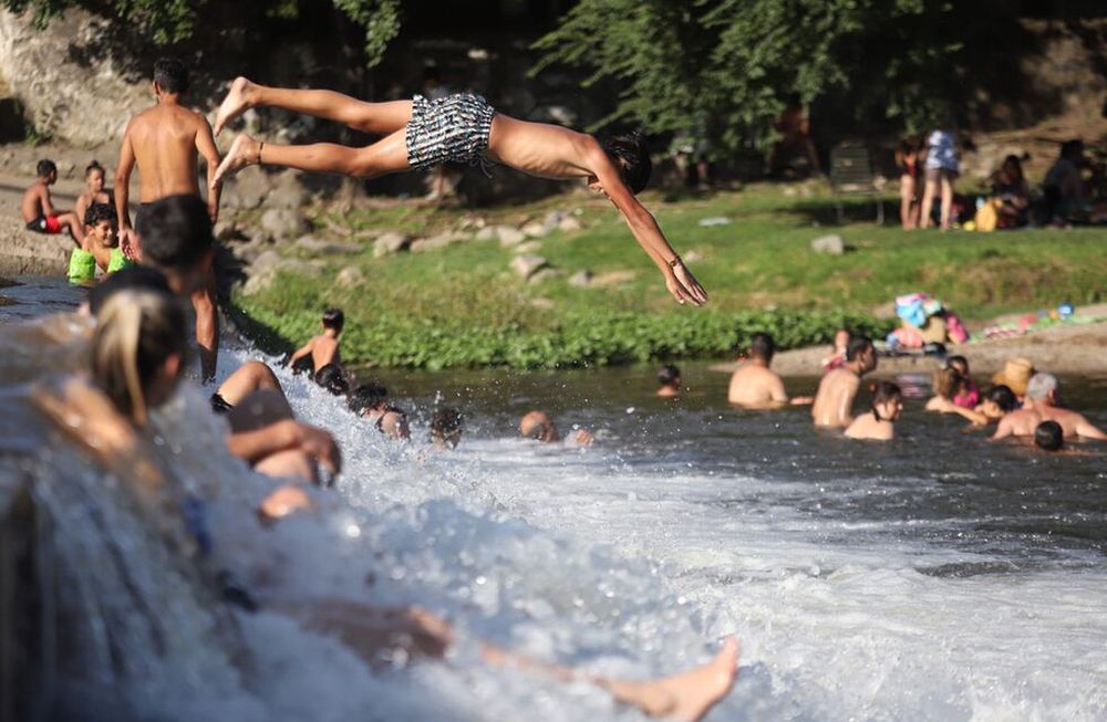 Las Sierras esperan más agua en ríos y lagos para el verano. Y algo más de certezas en la economía para que los turistas empiecen a reservar alojamiento en mayor medida (La Voz/Archivo)