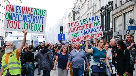 Multitudinarias protestas en París. Domingo 16 de octubre, más de 140.000 personas salieron a las calles en reclamo por el aumento del costo de vida.