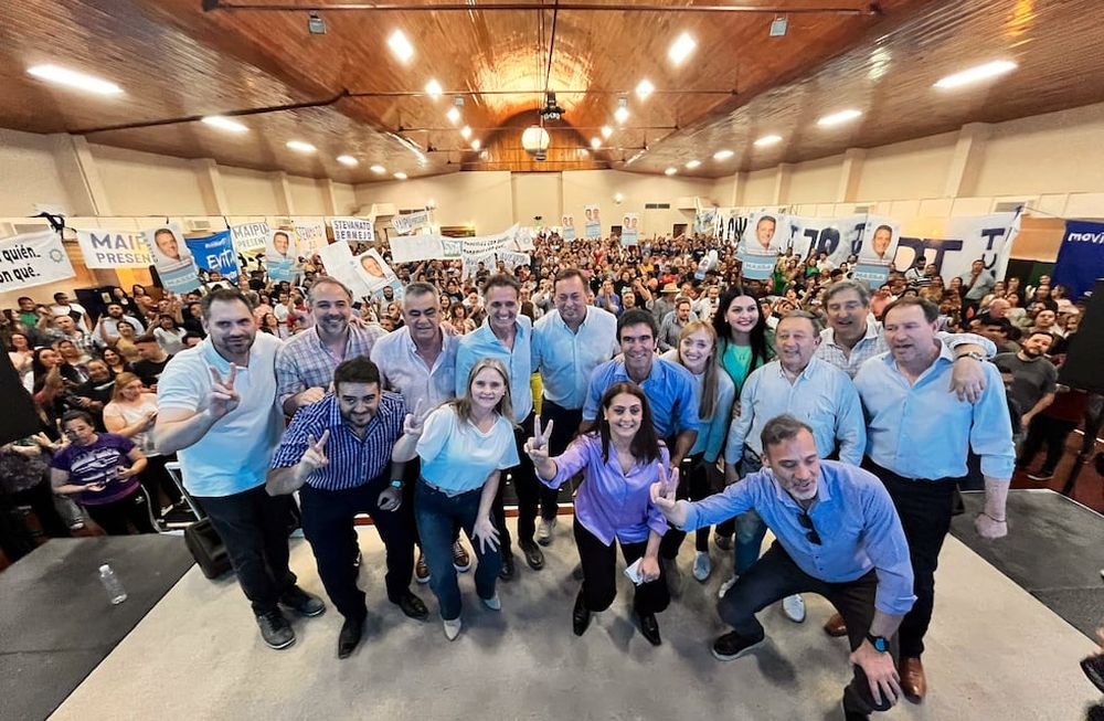La visita del ministro Gabriel Katopodis sirvió para que el peronismo mendocino se sacara una foto de la unidad. Hasta Roberto Righi se subió al escenario.