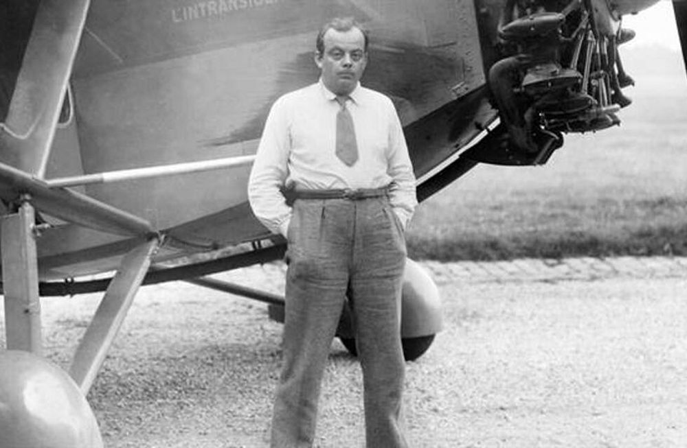 La cuenta de Twitter de la Biblioteca San Martín recordó esta mañana el paso de Saint-Exupéry por Mendoza en 1939, buscando a su amigo y compañero Henri Guillaumet por la Cordillera de los Andes. Foto: Twitter @BPGSM_Mza