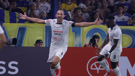 Hernán Barcos festeja el 1 a 1 para Alianza Lima, ante Boca