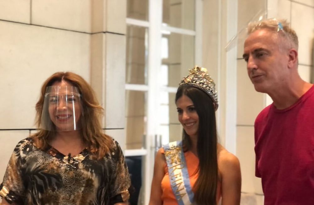 Lizzy y Marley junto a la Reina de la Vendimia de 2020, como parte de su experiencia en Por el mundo en Casa destino Mendoza.