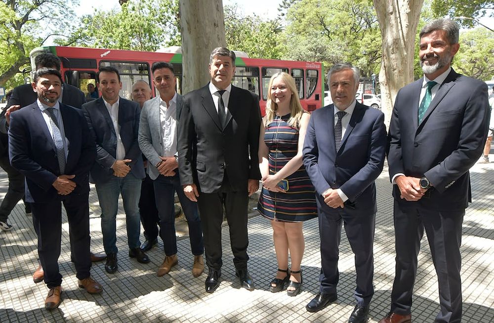 El gobernador Rodolfo Suarez participó de la entrega de diplomas a candidatos que resultaron electos los días 3 y 24 de septiembre, en el Teatro IndependenciaFoto: Orlando Pelichotti