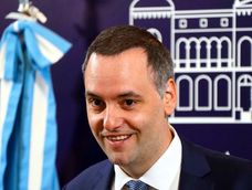 Compra millonaria de Adorni: un departamento financiado por las propias vendedoras.