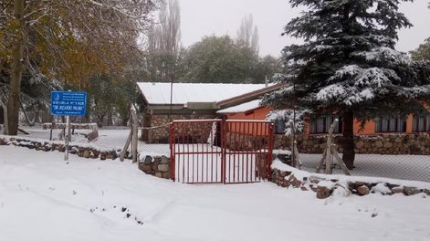 Nieve en la escuela N° 1-528 Ricardo Palma, en Tupungato  (Prensa Gobierno de Mendoza)