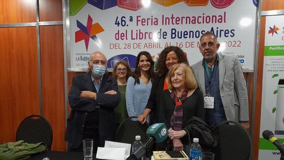 En la foto, quienes intervinieron en el homenaje a Antonio di Benedetto: Rodolfo Braceli, Sofía Criach, Josefina Delgado, la ministra de Turismo y Cultura, Nora Vicario, y el Director de Estrategias Culturales, Fabián Sama. Foto: Prensa de Cultura.
