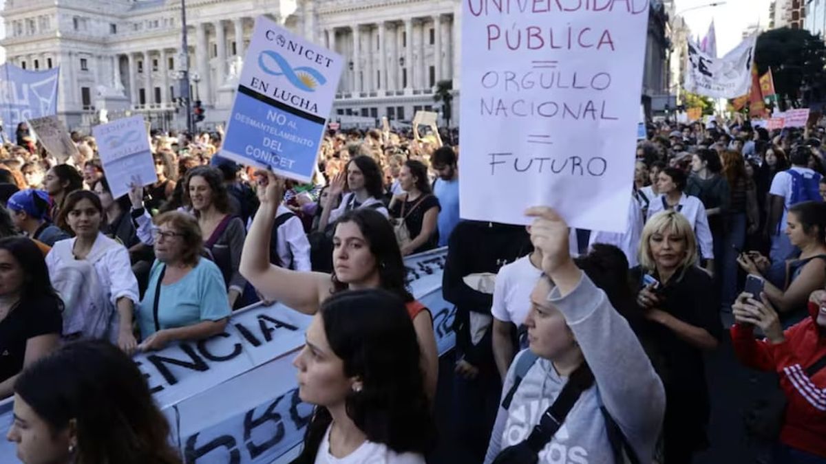 El Gobierno y las universidades acordaron una suba salarial,