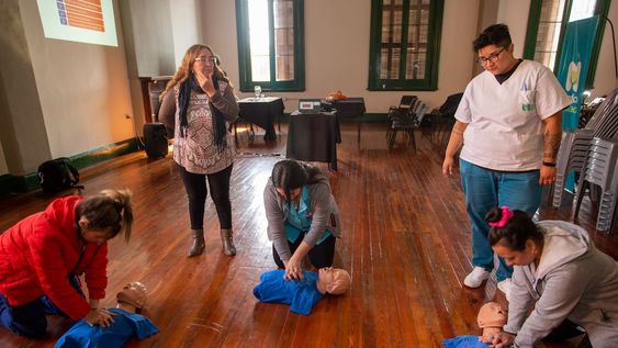 Personal médico de la Ciudad es capacitado en primeros auxilios de nivel intermedio