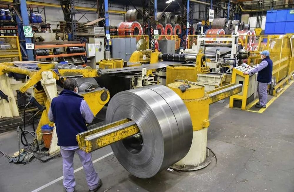 Según una consultora la industria repuntó en julio pero aún quedan meses difíciles. (Foto NA).