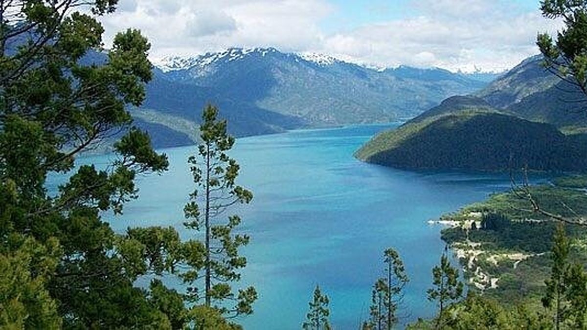 La escapada perfecta después de los 50: cómo es el lugar con lago turquesa, aire puro y paisajes que ayudan a bajar un cambio