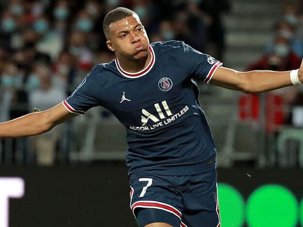 El delantero francés presentó una demanda millonaria contra el PSG.