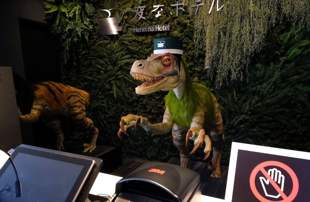 En un hotel de Japón, los recepcionistas son robots dinosaurios