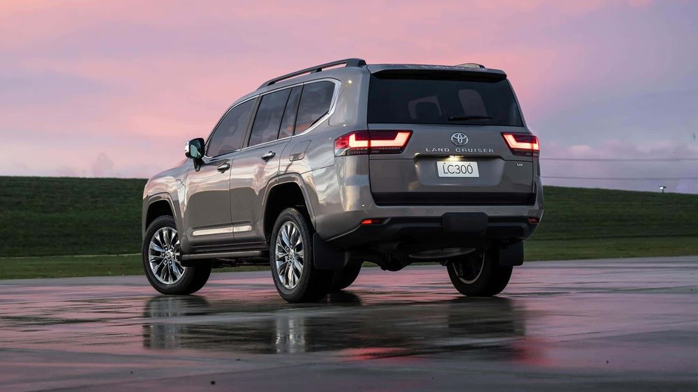Toyota Land Cruiser 300 2025.