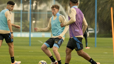 El jugador mendocino ya se encuentra en Chile, donde el domingo comenzará a disputar el Mundial junto a la Selección Argentina Sub20. Durante las prácticas estuvo entre los titulares.&nbsp;