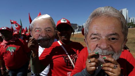Lula encarcelado lidera la intención de voto en Brasil y arrasa