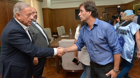 Los Andes | Gabriel Solano, del Frente de Izquierda y dirigente del Polo Obrero, pidió libertad para Martín Rodríguez y Lorena Torres, que están detenidos por las protestas piqueteras desde la semana pasada.Foto: Orlando Pelichotti