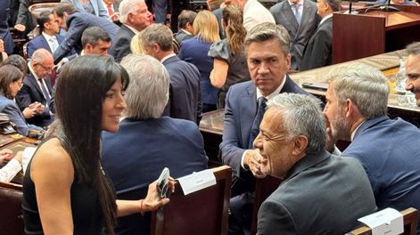 Alfredo Cornejo junto a la diputada Pamela Verasay: ambos defendieron el discurso del presidente Javier Milei.&nbsp;