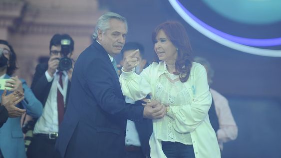La vicepresidenta Cristina Kirchner felicitó a Alberto Fernández y a la primera dama por el nacimiento de su hijo Francisco (Foto: Clarín)