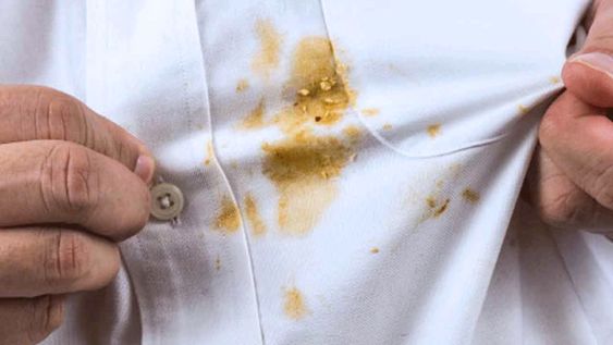 como eliminar las manchas viejas de salsa de tu ropa: facil y solo con 2 ingredientes que tenes en casa