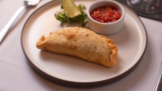 un clasico restaurante mendocino renace con nueva identidad