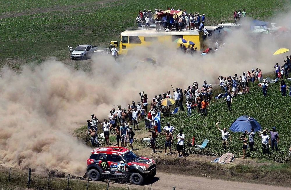 Terranova volcó a poco del final y ahora lidera Al-Attiyah