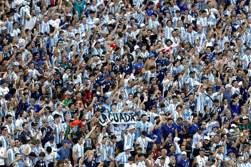 El color de los hinchas de la Selección Argentina ante Suiza