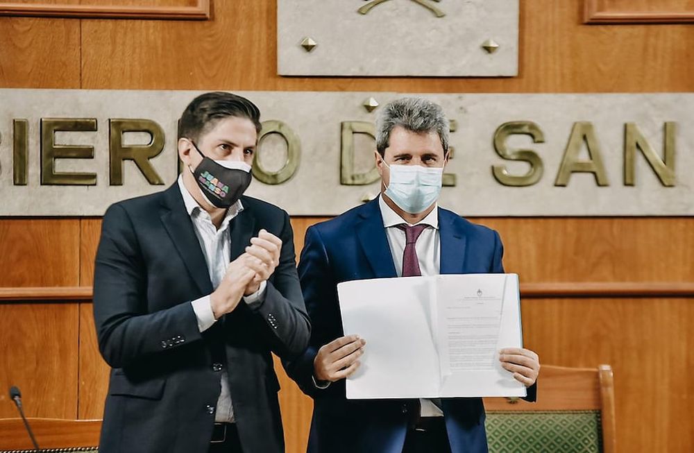 El ministro de Educación, Nicolás Trotta, acusó hoy a los Gobiernos de la Ciudad de Buenos Aires y de Mendoza de no tomar conciencia sobre la alarma epidemiológica que representa la pandemia, luego de que ambas jurisdicciones decidieran continuar con la modalidad presencial en las escuelas.