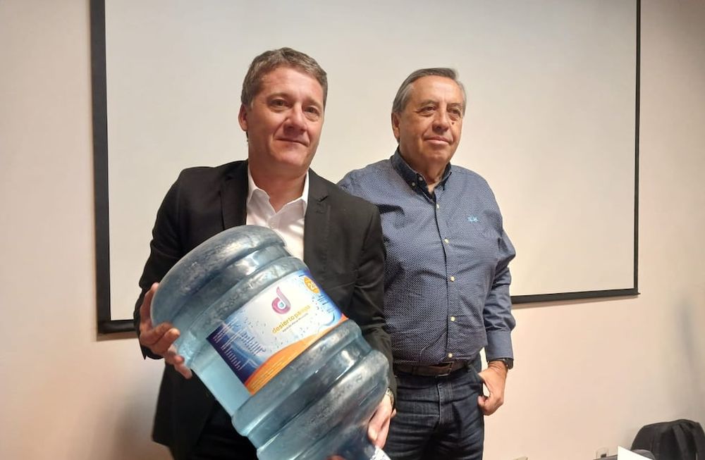 El consejero del Río Atuel, Gustavo Villegas, acompañado por el superintendente de Irrigación, Sergio Marinelli.