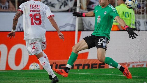 Barracas Central venció 1-0 a Deportivo Riestra en tiempo extra y con un jugador menos y se clasificó a cuartos de final.&nbsp;