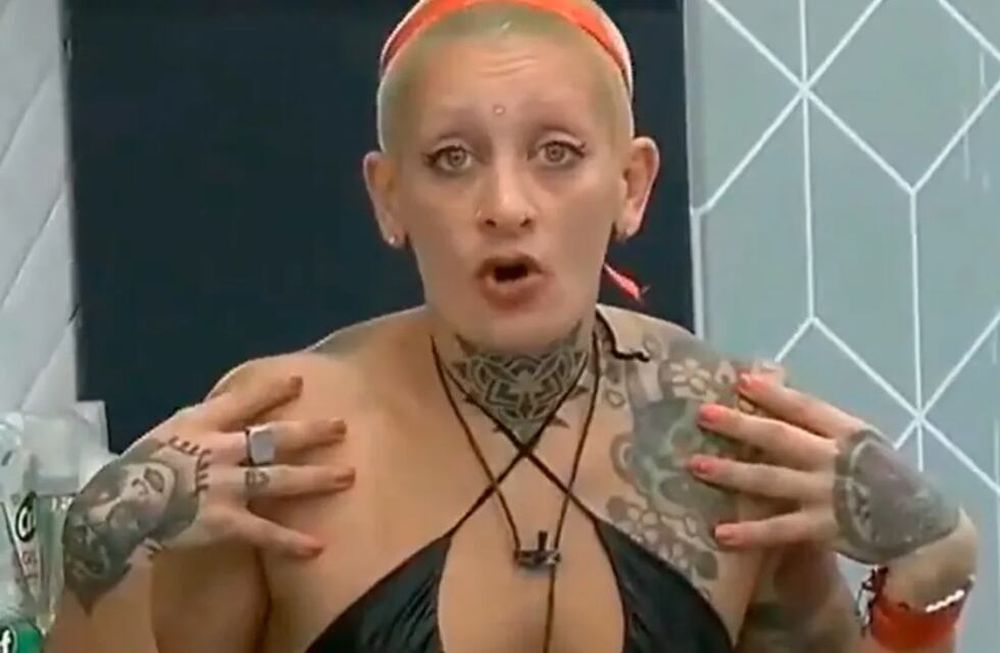 ¿Saben lo que se siente cuando alguien te tiene envidia y bronca? Conectó con toda la casa pero conmigo no. ¿Yo que tengo? ¿HIV (VIH en español?, expresó Furia en el programa.Foto: Captura