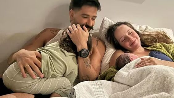 Los cantantes revelaron lo que hicieron con la placenta de su segunda hija.