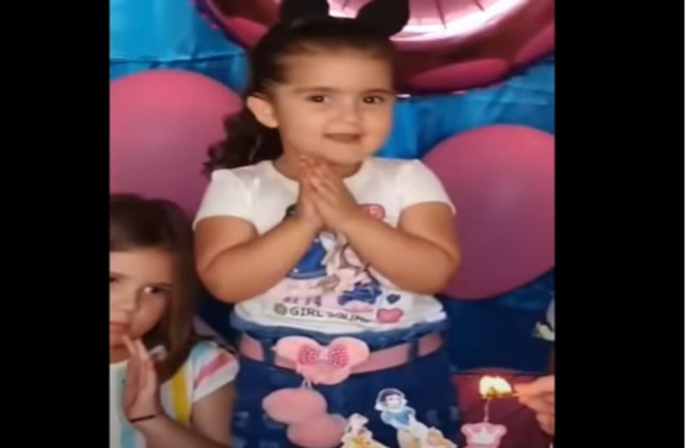 Video viral: una invitada le sopló la velita de la torta y todo se descontroló