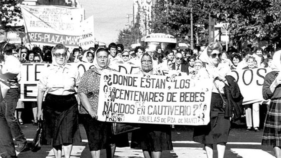 La Unidad Especial de Investigación de la Desaparición de Niños durante la última dictadura militar, que formaba parte de la Comisión Nacional por el Derecho a la Identidad (CONADI) fue cerrada por el gobierno de Milei. Madres y abuelas de Plaza de Mayo.