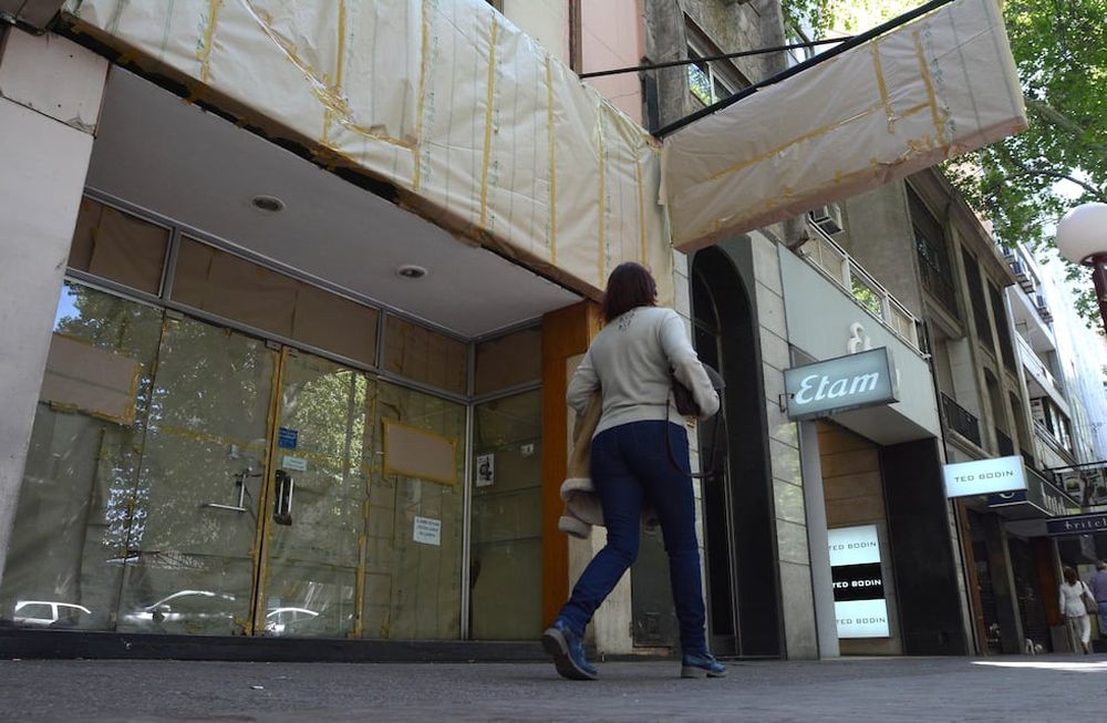 De acuerdo con los registros oficiales, durante 2020 se cerraron 126 comercios en la provincia / Foto: Claudio Gutiérrez