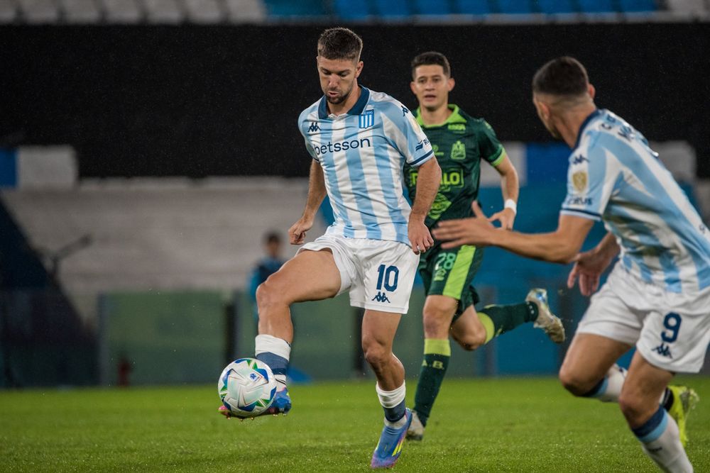 Luciano Vietto fue uno de los puntos más bajos del elenco académico ante Bucaramanga. 