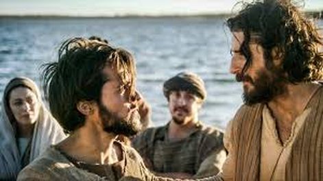 En el Evangelio de Hoy el «diálogo entre Pedro y Jesús» revela la promesa del cielo. Escena de la serie The Chosen (Los Elegidos).