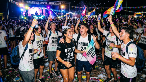 UPD: la nueva tradición de los estudiantes de los últimos años del secundario. | Imagen ilustrativa creada con IA