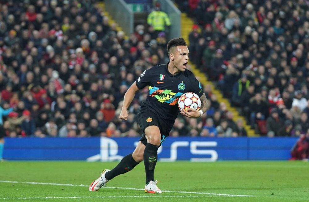 Lautaro Martínez le metió un golazo al Liverpool para darle vida al Inter, pero no alcanzó. / Gentileza.