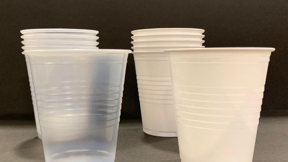 Los vasos que están guardados y perdiendo su utilidad, pueden tener una nueva función en casa.&nbsp;