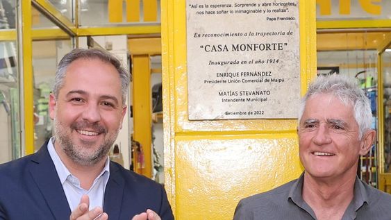 Stevanato reconoció a comerciantes de Maipú con más de 50 años de trayectoria