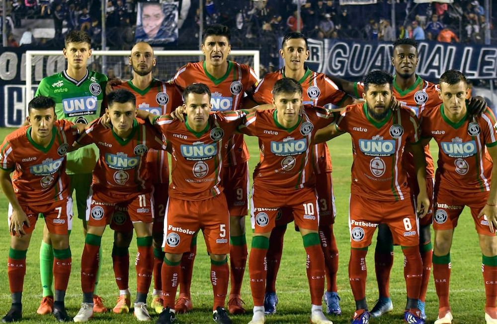 03 de abril  2022 DeportesPrimera Nacional Club Sportivo Independiente RivadaviaIndependiente Rivadavia  juega contra el Club  Tristán Suárez, por la fecha 9 de la Primera Nacional, el elenco conducido por Gabriel Gómez saldrá al campo de juego del Bautista Gargantini con varios cambiosFoto: Orlando Pelichotti / Los Andes