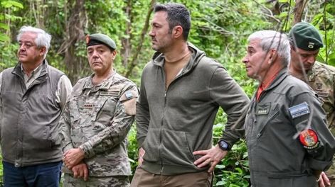 Militares protegen las zonas fronterizas del país. En la foto, el ministro de Defensa, Luis Petri.