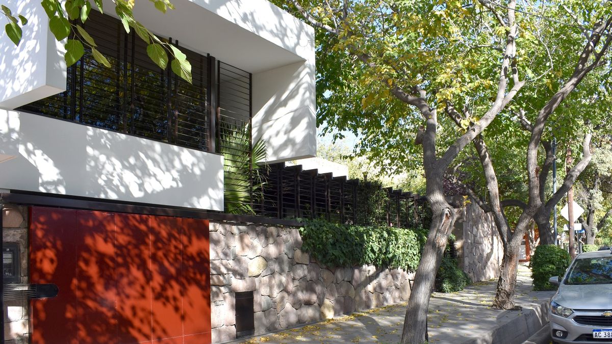 Urbanismo: dos viviendas en esquina para repensar la Ciudad