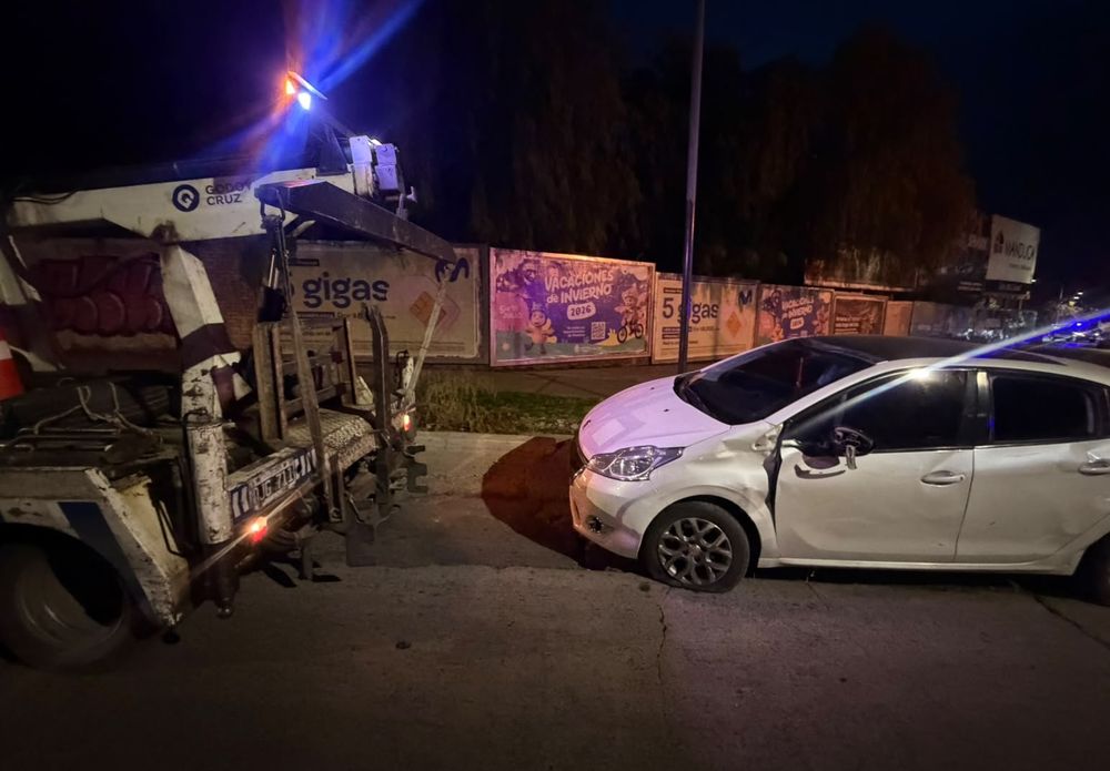 Choque entre una moto y un auto en Godoy Cruz