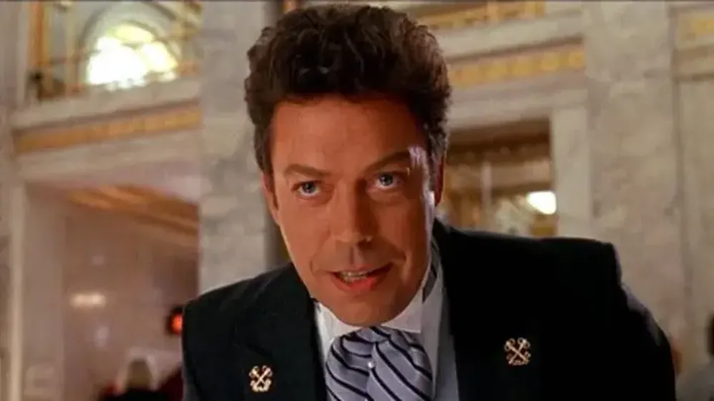 Tim Curry en Mi pobre angelito 2 (1993)