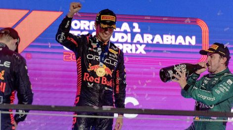Jeddah (Saudi Arabia), 19/03/2023.- Winner Mexican driver Sergio Perez (C) of Red Bull Racing, second placed Dutch driver Max Verstappen (L) of Red Bull Racing and third placed Spanish driver Fernando Alonso of Aston Martin during the podium ceremony for the Formula One Grand Prix of Saudi Arabia at the Jeddah Corniche Circuit, Saudi Arabia, 19 March 2023. (Fórmula Uno, Arabia Saudita) EFE/EPA/STR