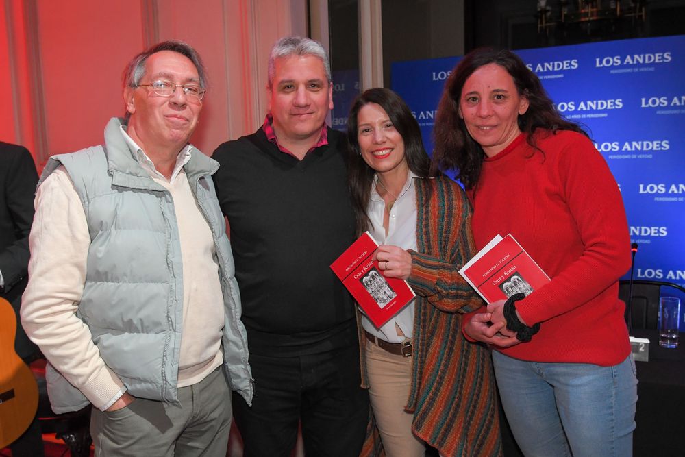 Amigos y fans de la obra de Toledo: Fausto Alfonso, Verónica Oyanart y Carolina Baroffio.
