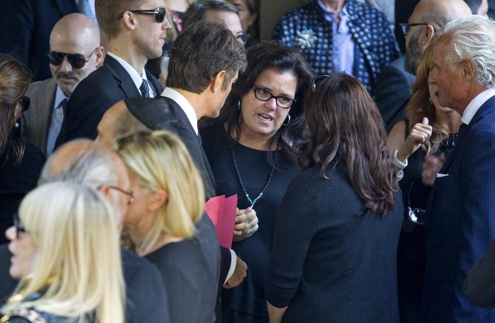 El funeral de Joan Rivers, una red carpet llena de estrellas y con show incluido